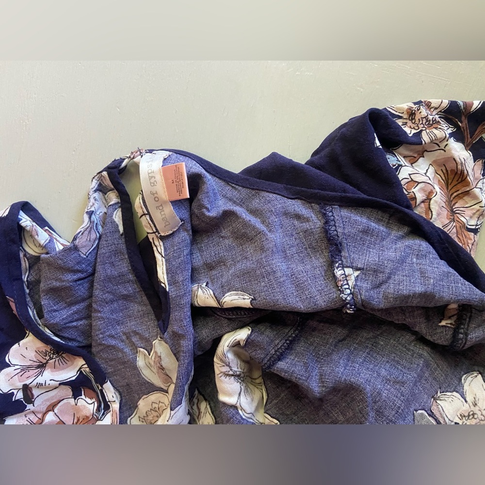 Band of Gypsies Jumpsuit Navy Floral sz M Short Flared Sleeves V Neck - Picture 11 of 11